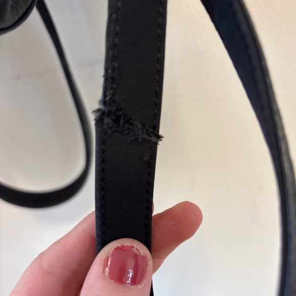 Vintage soft leather mini backpack w/drawstring snap close & front zip pocket - Picture 9 of 10